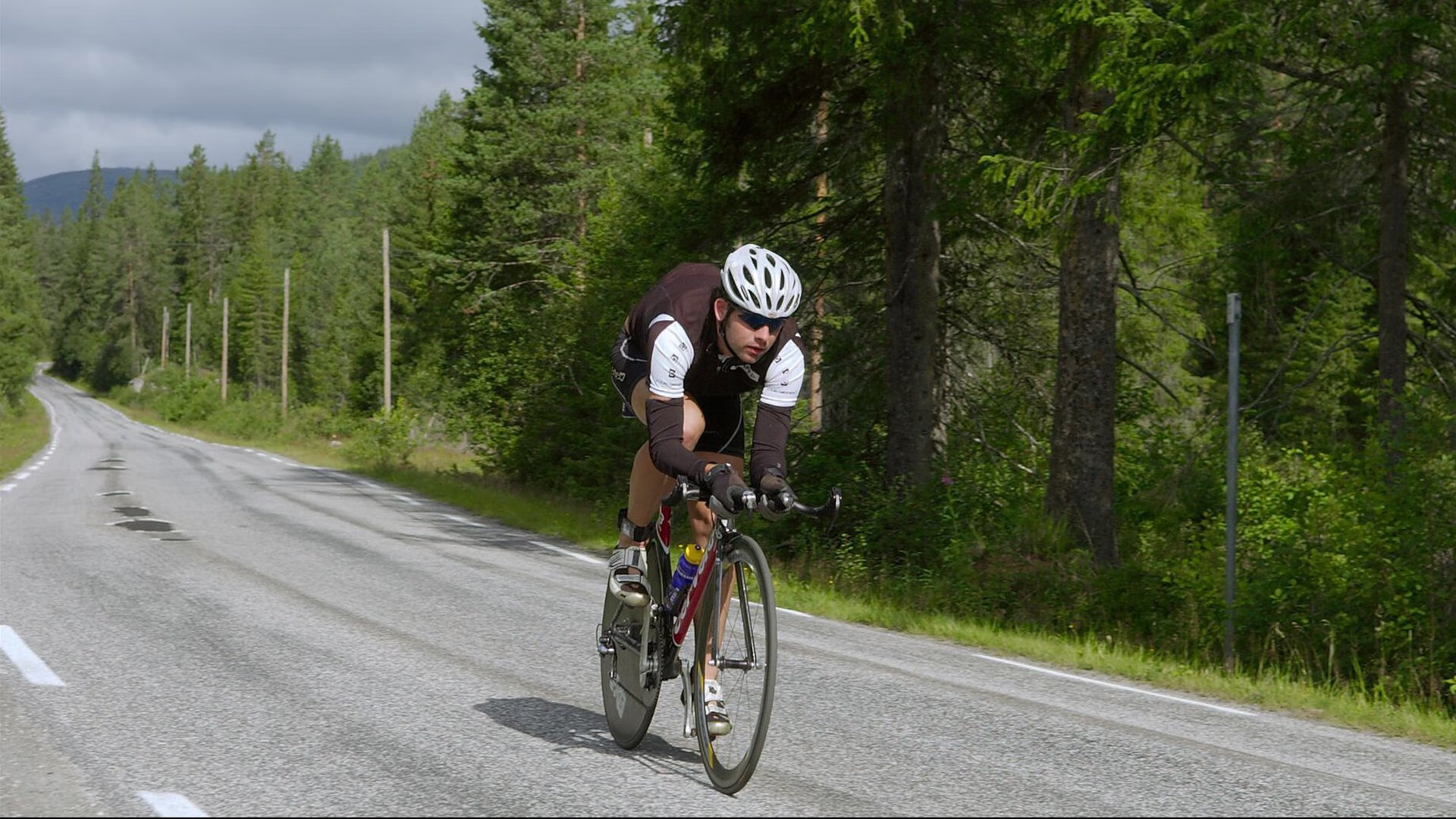 开云体育官网入口-跨界设计：赛车外观的未来趋势，赛车创新设计理念
